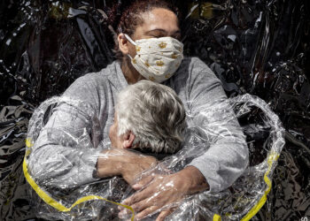 ‘El primer abrazo’, ganadora del World Press Photo 2021